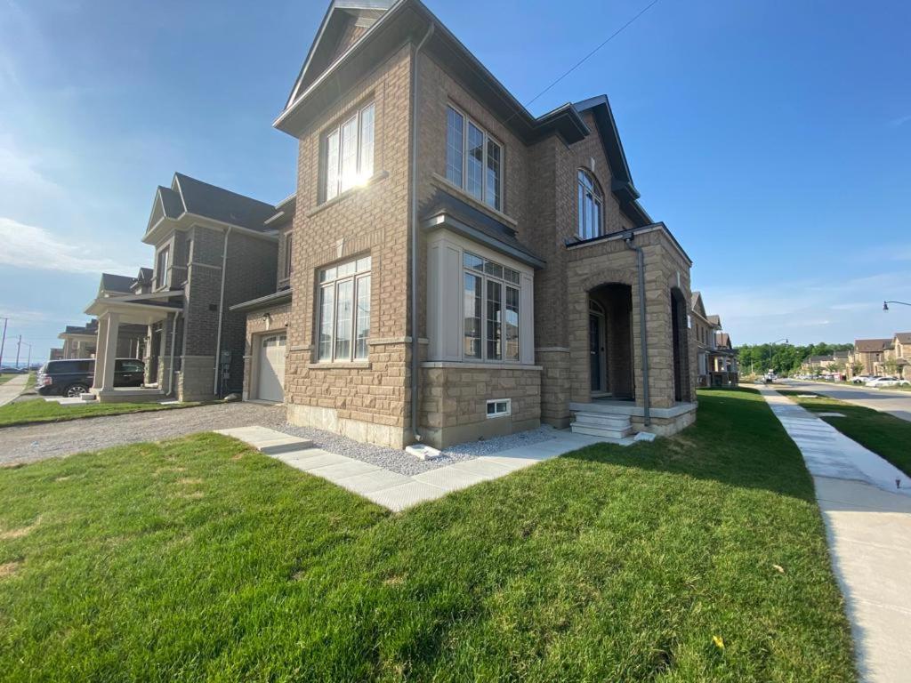 537 Veterans Dr Brampton On L7A 0C4 Villa Luaran gambar
