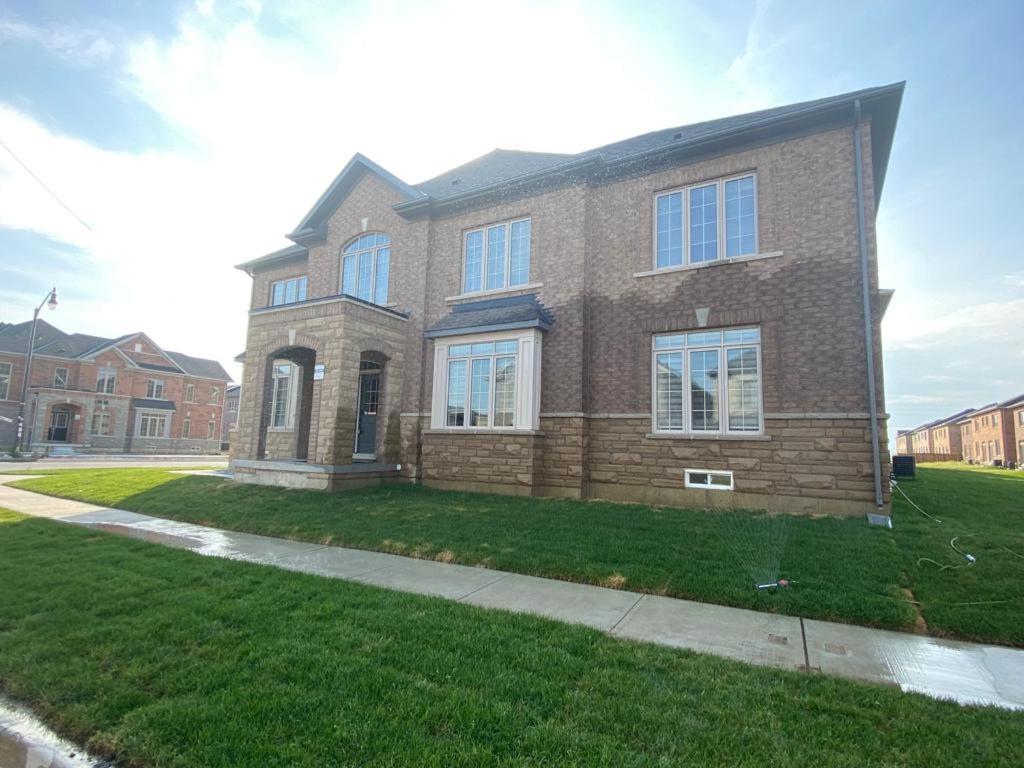 537 Veterans Dr Brampton On L7A 0C4 Villa Luaran gambar