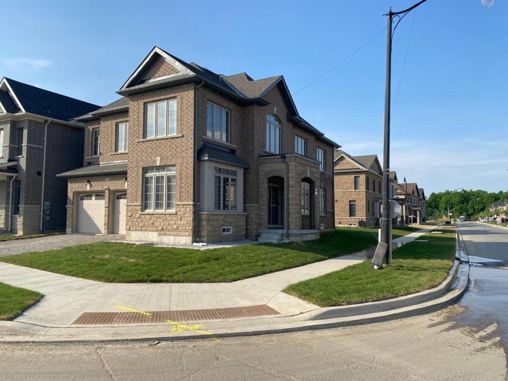 537 Veterans Dr Brampton On L7A 0C4 Villa Luaran gambar