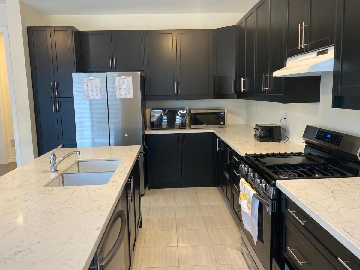 537 Veterans Dr Brampton On L7A 0C4 Villa Luaran gambar