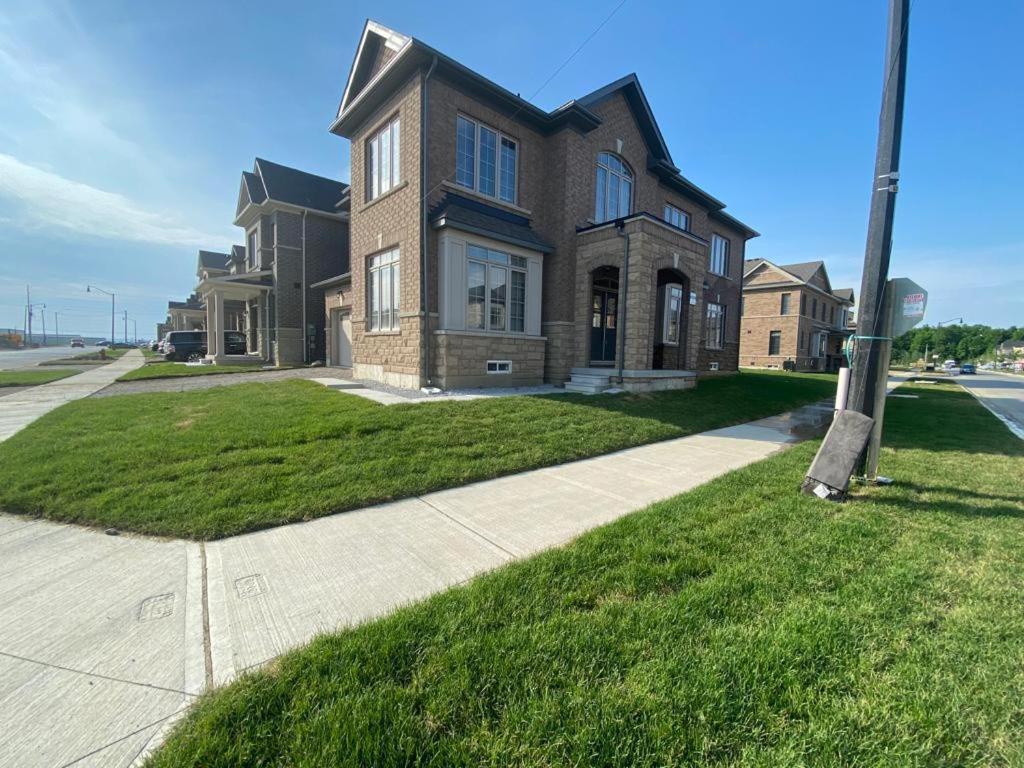 537 Veterans Dr Brampton On L7A 0C4 Villa Luaran gambar