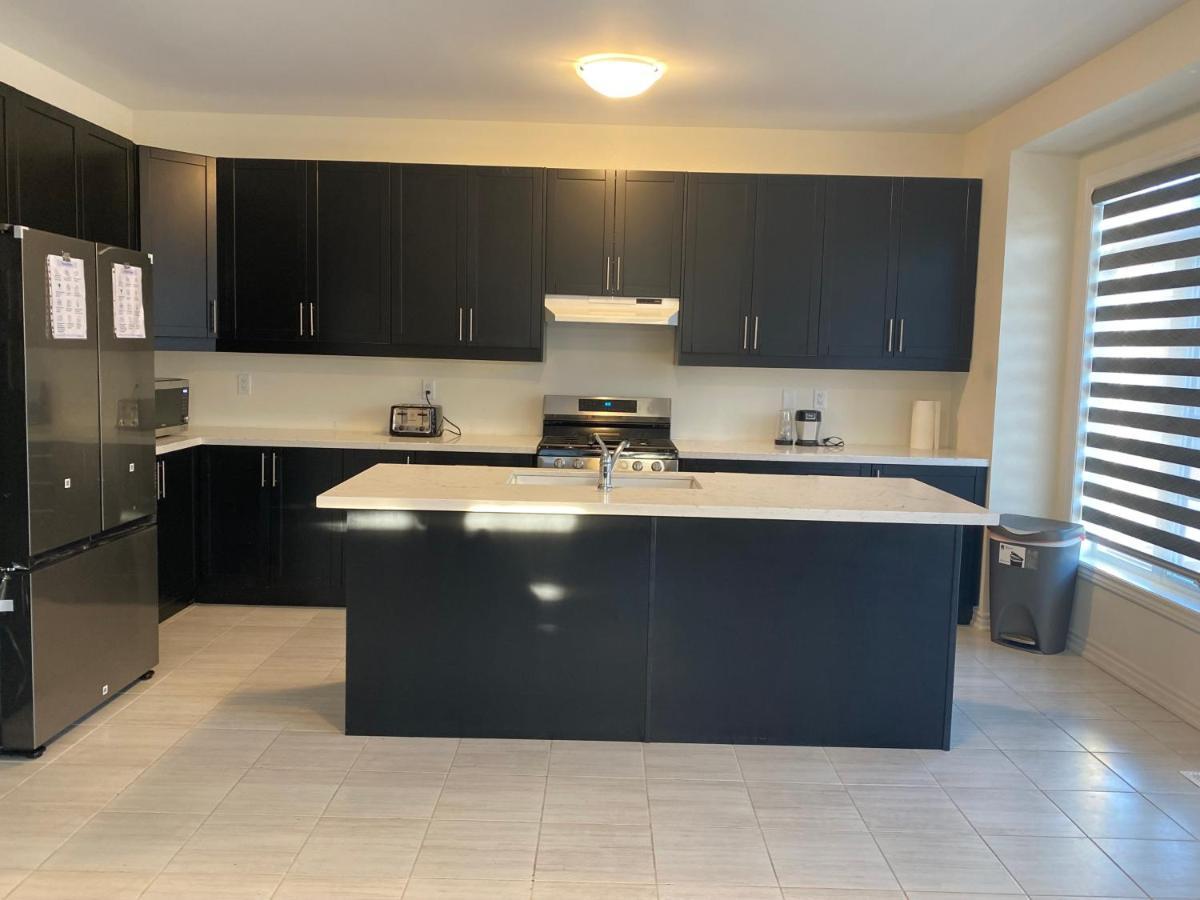 537 Veterans Dr Brampton On L7A 0C4 Villa Luaran gambar
