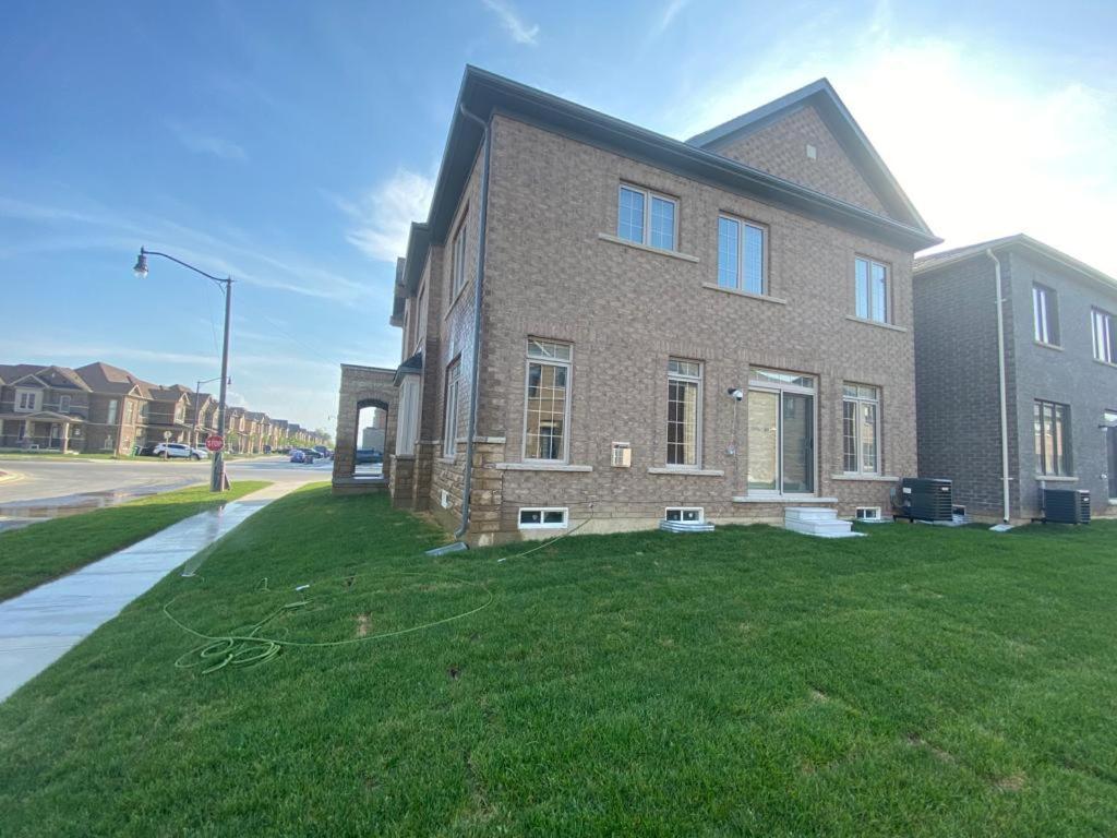 537 Veterans Dr Brampton On L7A 0C4 Villa Luaran gambar