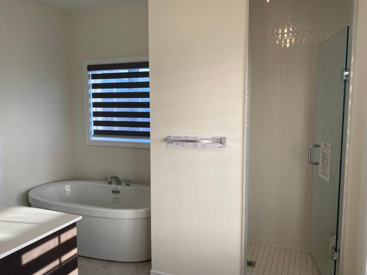 537 Veterans Dr Brampton On L7A 0C4 Villa Luaran gambar