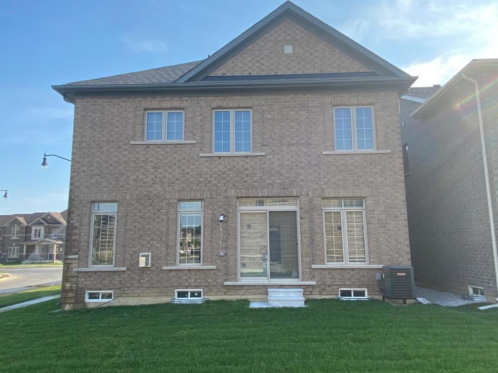 537 Veterans Dr Brampton On L7A 0C4 Villa Luaran gambar